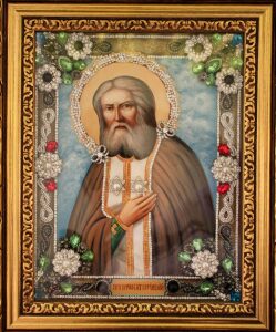 Икона с драгоценными камнями "Святой Серафим Саровский" с жемчугом позолоченная