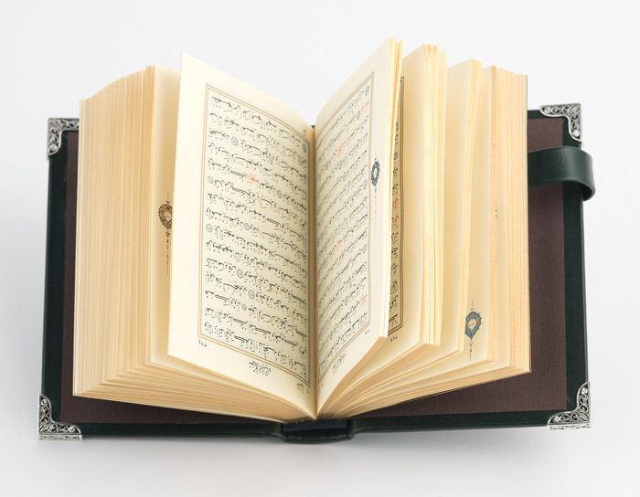 Коран в кожаном переплете "Оберегающий"