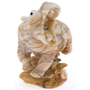 Скульптура из ангидрита "Бегемот летун"