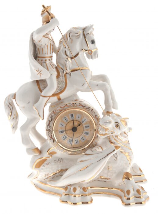 Часы каминные фарфоровые "Георгий Победоносец" белые в золоте