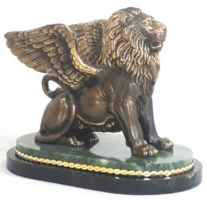 Бронзовая статуэтка "Крылатый лев"