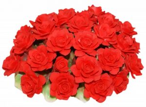Декоративная корзина с розами, красная