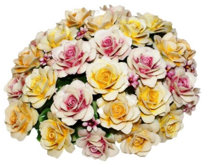 Декоративная корзинка с розами, разноцветная