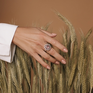 Кольцо из белого золота с аметистом и бриллиантами