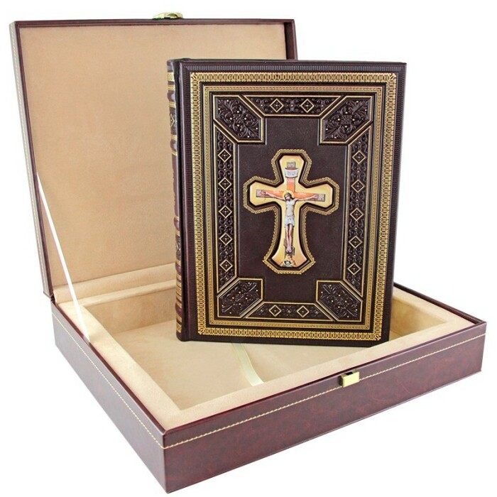 Книга в кожаном переплете "Святое Евангелие" в подарочной упаковке