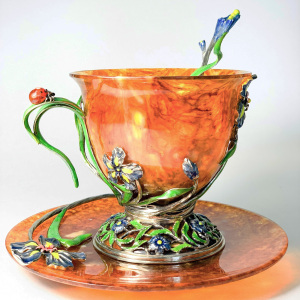 Чашка чайная из янтаря "Ирис"