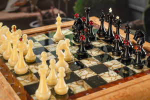 Шахматный ларец из карельской березы "Аристократ"