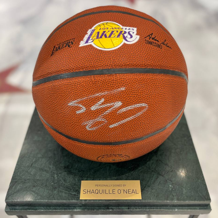 Баскетбольный мяч с автографом Шакила О’Нила, мрамор зеленый