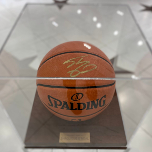 Баскетбольный мяч с автографом Шакила О’Нила, дерево