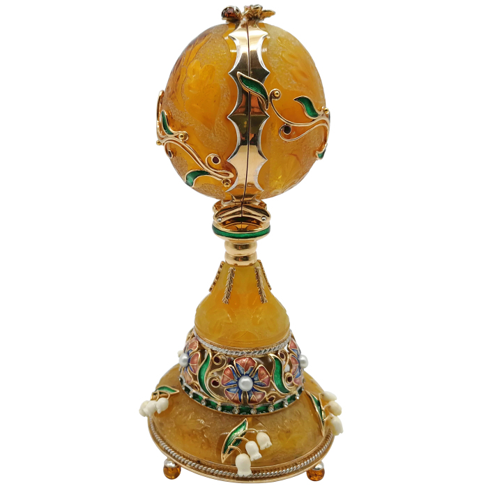 Ювелирная композиция из янтаря в стиле Фаберже "Яйцо с ландышами"