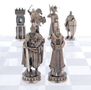 Шахматы из хрусталя и серебра «Ледовое побоище»