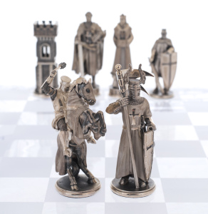 Шахматы из хрусталя и серебра «Ледовое побоище»