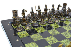 Шахматы из долерита и змеевика "Спарта"