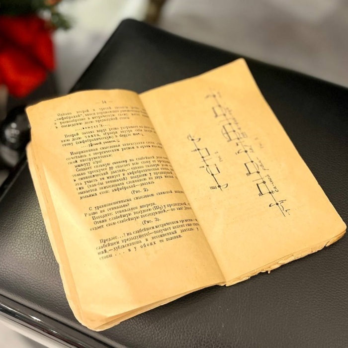 Книга "Воплощение" с автографом поэта Сергея Есенина 1921г.