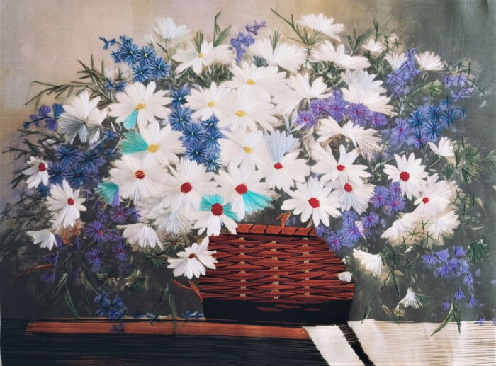 Картина на шелке "Натюрморт с полевыми цветами" ручной работы