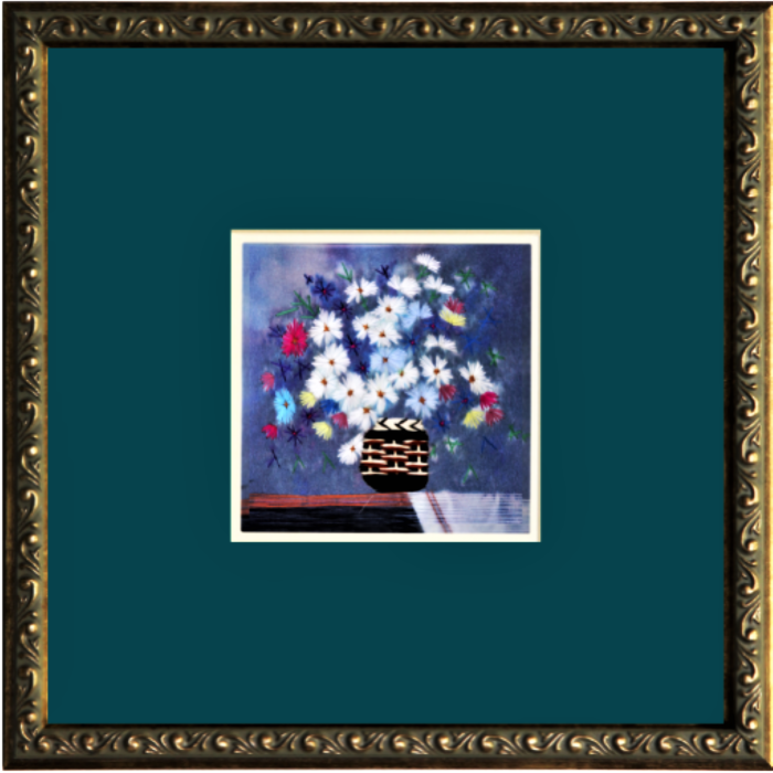 Картина вышитая шелком "Корзина с полевыми цветами" ручной работы