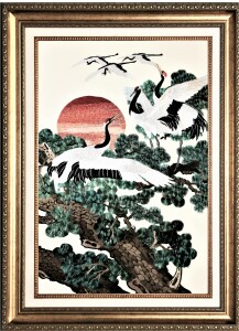 Картина на шелке "Японские красноголовые журавли у пихт" ручной работы