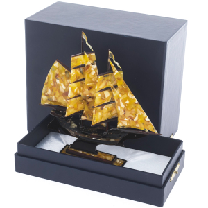 Модель корабля из янтаря "Бригантина" малая