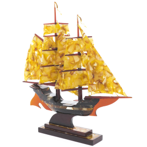 Модель корабля из янтаря "Бригантина" малая