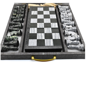 Подарочные шахматы и нарды из змеевика "Два в одном"