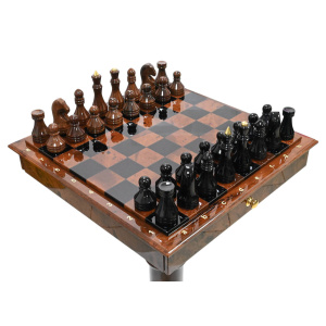 Шахматный стол из обсидиана