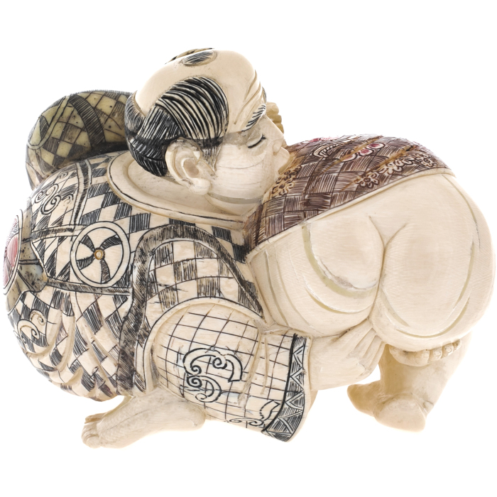 Сувенир из бивня мамонта "Ласки мужчине от женщины"