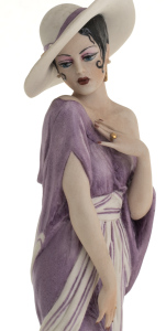 Статуэтка "Дама в шляпе" бело-фиолетовая