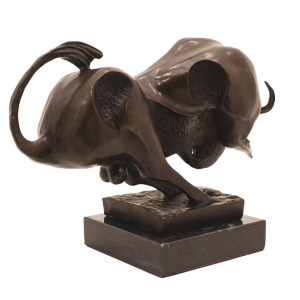 Скульптура из бронзы "Бык"
