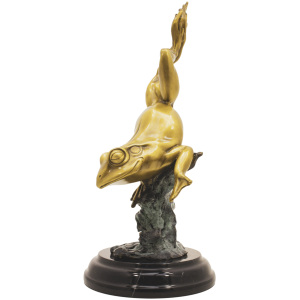 Скульптура из бронзы "Лягушка"