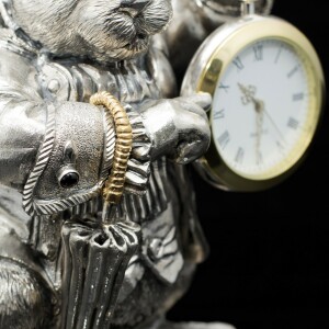 Серебряные часы "Белый кролик"