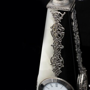Серебряные часы "Добро и зло"