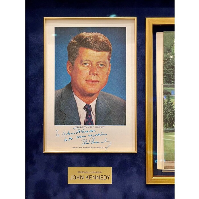 Книга и фотография с автографами 35-го президента США Джона Кеннеди и первой леди Жаклин Кеннеди 1962г.