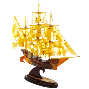 Модель корабля из янтаря "Корвет"