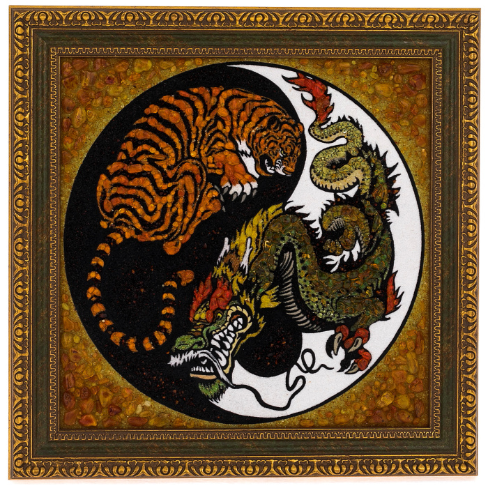 Декоративное панно из янтаря "Тигр с драконом"