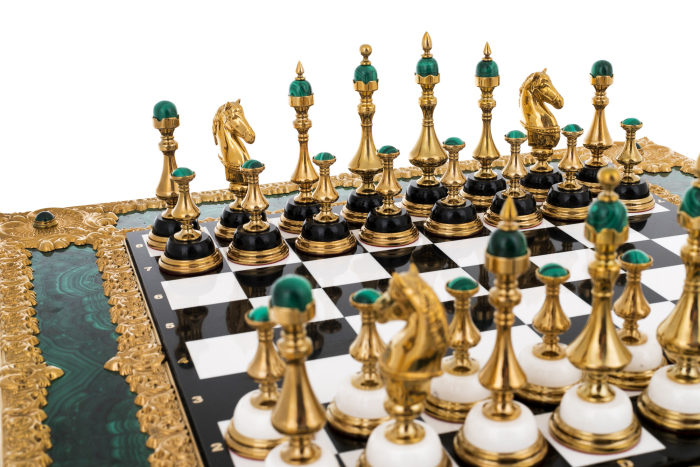 Шахматы из белого мрамора и малахита "Царские"