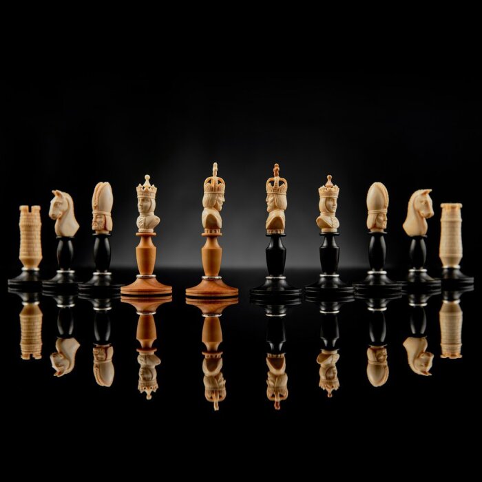 Шахматы из дерева и бивня мамонта "Неаполь"