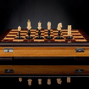 Шахматы из дерева и бивня мамонта "Неаполь"