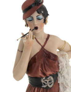 Статуэтка "Дама с сигаретой", цвет: разноцветный