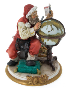 Статуэтка "Санта Клаус с глобусом"
