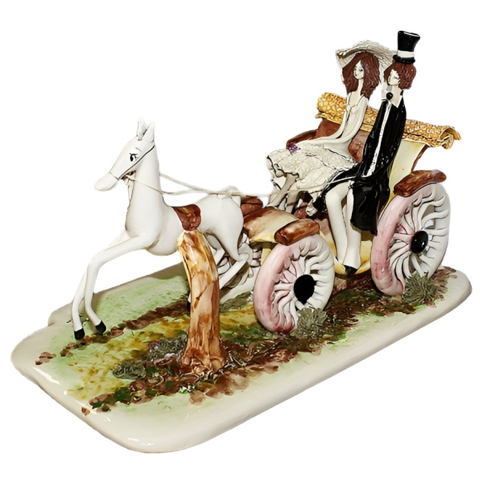 Статуэтка "Дама и кавалер в коляске"