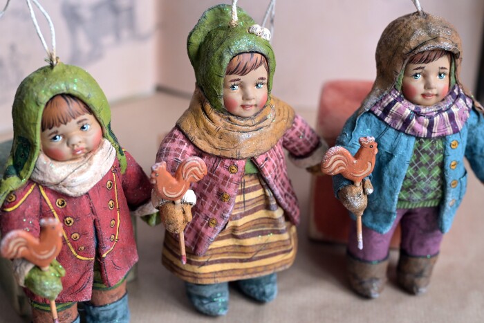 Набор коллекционных елочных игрушек из ваты ручной работы "19 век. Девочки с леденцами" 3шт