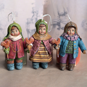 Набор коллекционных елочных игрушек из ваты ручной работы "19 век. Девочки с леденцами" 3шт