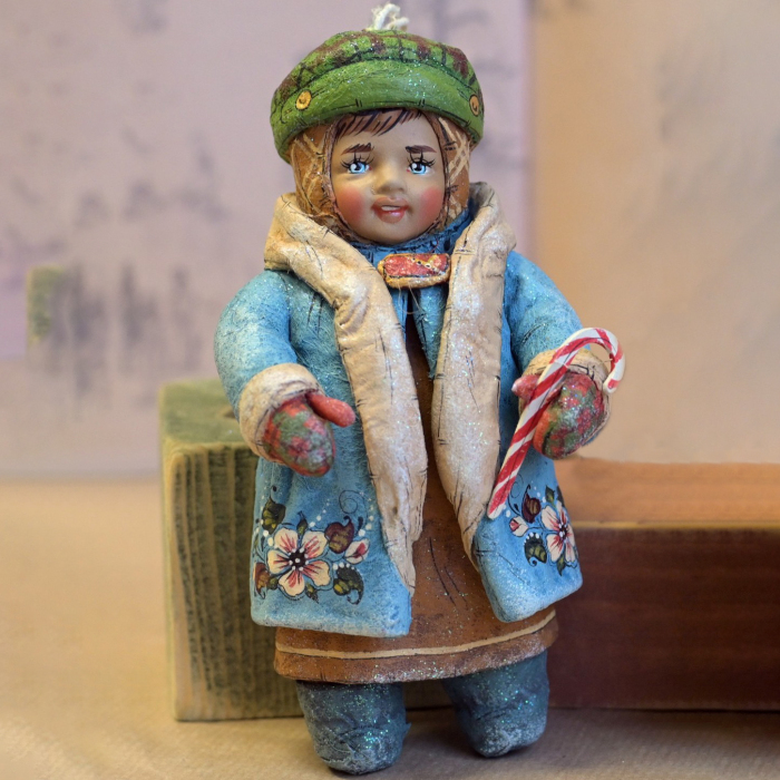 Коллекционная елочная игрушка из ваты ручной работы "19 век. Девочка с леденцом"