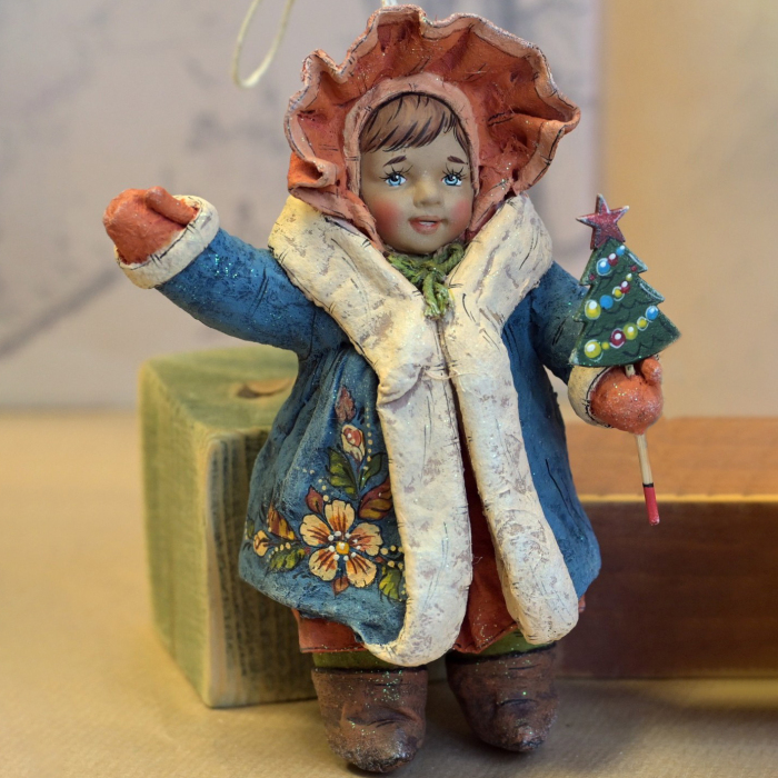 Коллекционная елочная игрушка из ваты ручной работы "19 век. Девочка с елочкой"