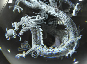 Шар стеклянный с 3D гравировкой "Дракон"