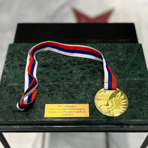 Оригинальная золотая медаль Чемпионата России по футболу 2018-2019 гг., мрамор зеленый