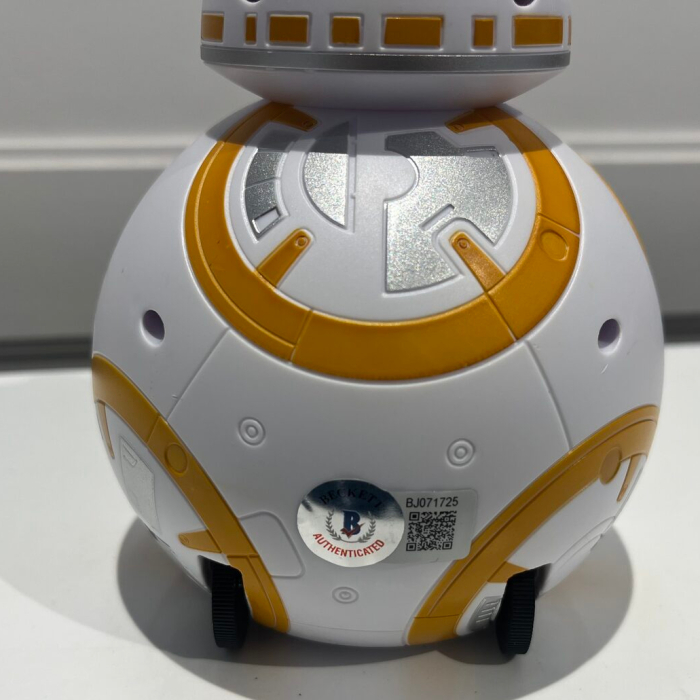Радиоуправляемая реплика BB-8 с автографом сценариста и режиссёра Джей Джея Абрамса
