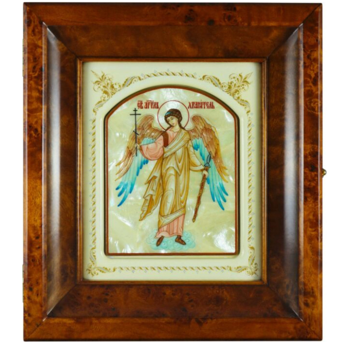Икона в белой раме и киоте "Ангел Хранитель" на натуральном перламутре