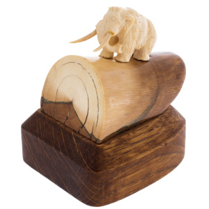 Скульптура из бивня мамонта и рога лося "Маленький мамонт на подставке"