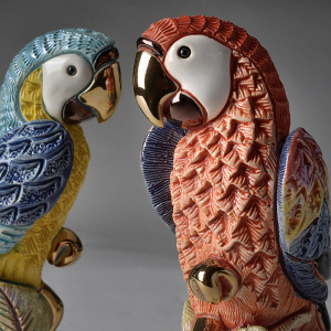 Статуэтка керамическая "Красный попугай"
